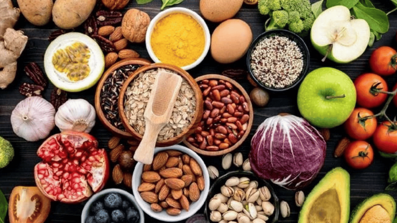 Karbonhidrat, protein ve yağ... Sağlıklı beslenme zor değil: Popüler diyetlere kanmayın