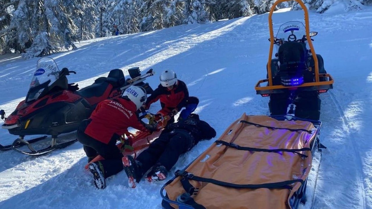 Foto - Karda mahsur kalanları JAK Timi kurtardı