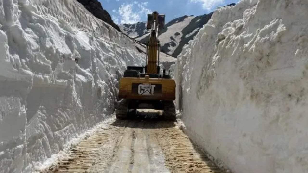 Foto - Kardan duvarı gören şaşırıyor! Temmuz ortasına karla savaş!