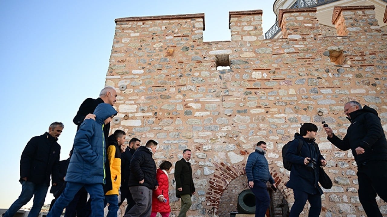Foto - Kardan Kız Kulesi yapan çocukları Kız kulesi'nde ağırladı