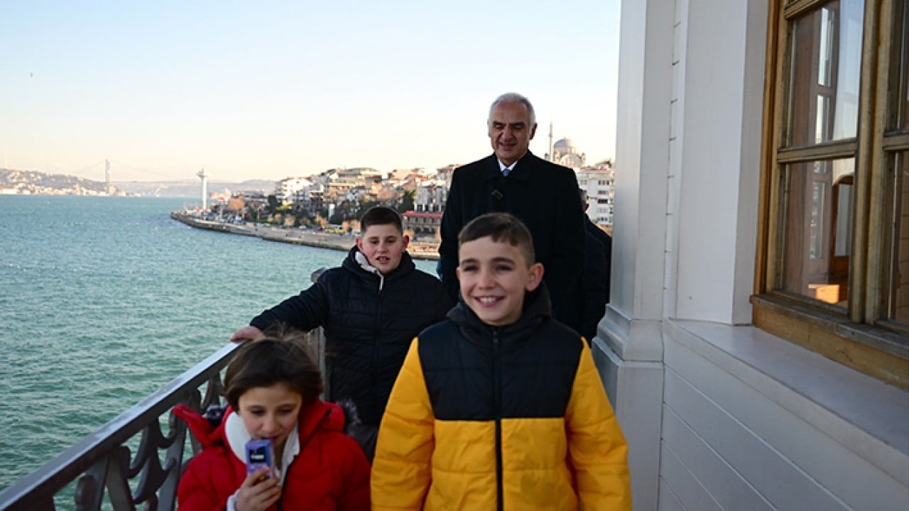 Foto - Kardan Kız Kulesi yapan çocukları Kız kulesi'nde ağırladı