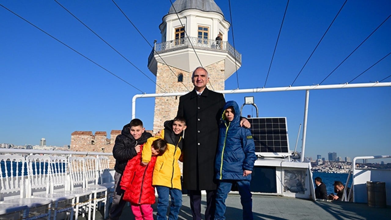 Foto - Kardan Kız Kulesi yapan çocukları Kız kulesi'nde ağırladı