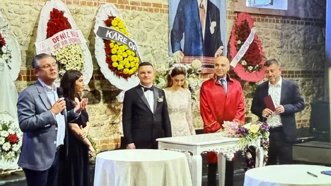 Foto - Kargo kutusundan 100 bin dolar çıktı: CHP’de 