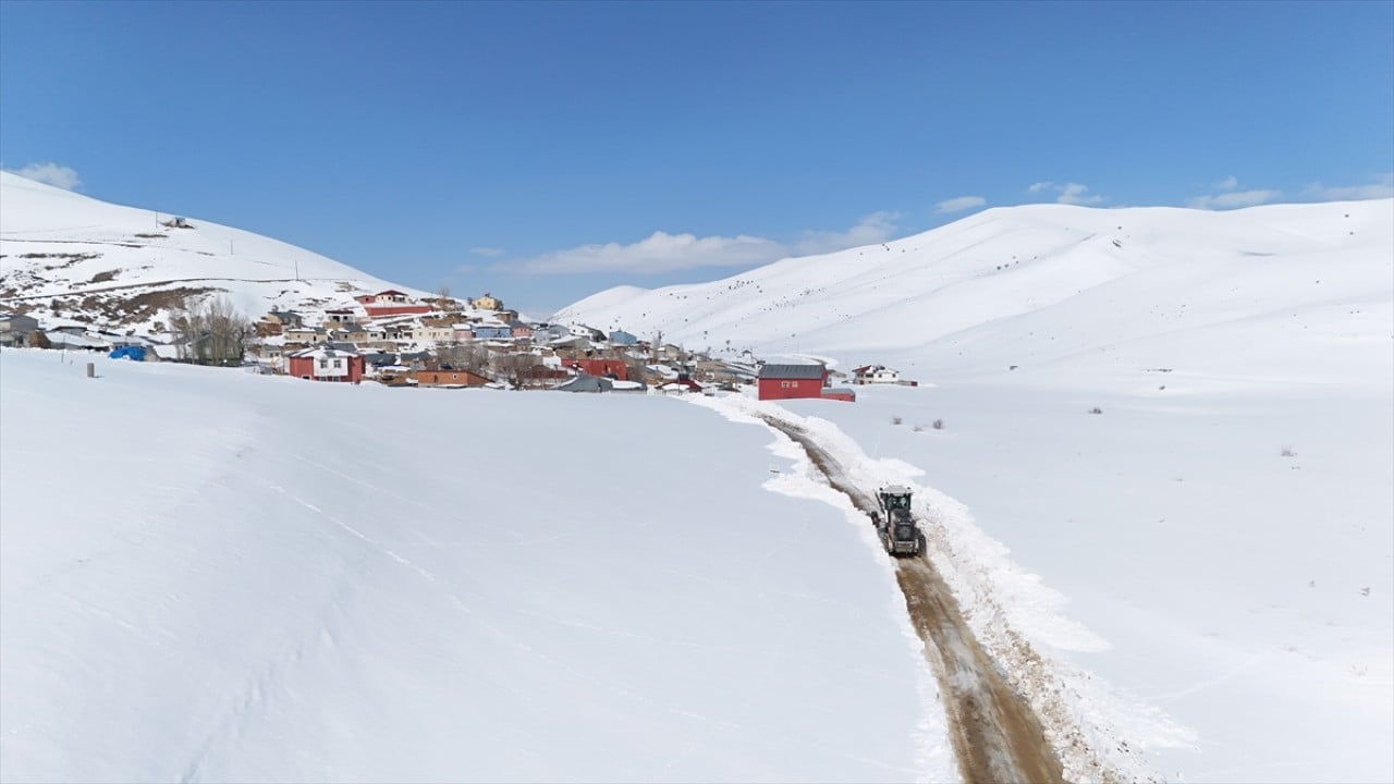 Foto - Karın 2 metreye ulaştığı köylerde yollar böyle açılıyor