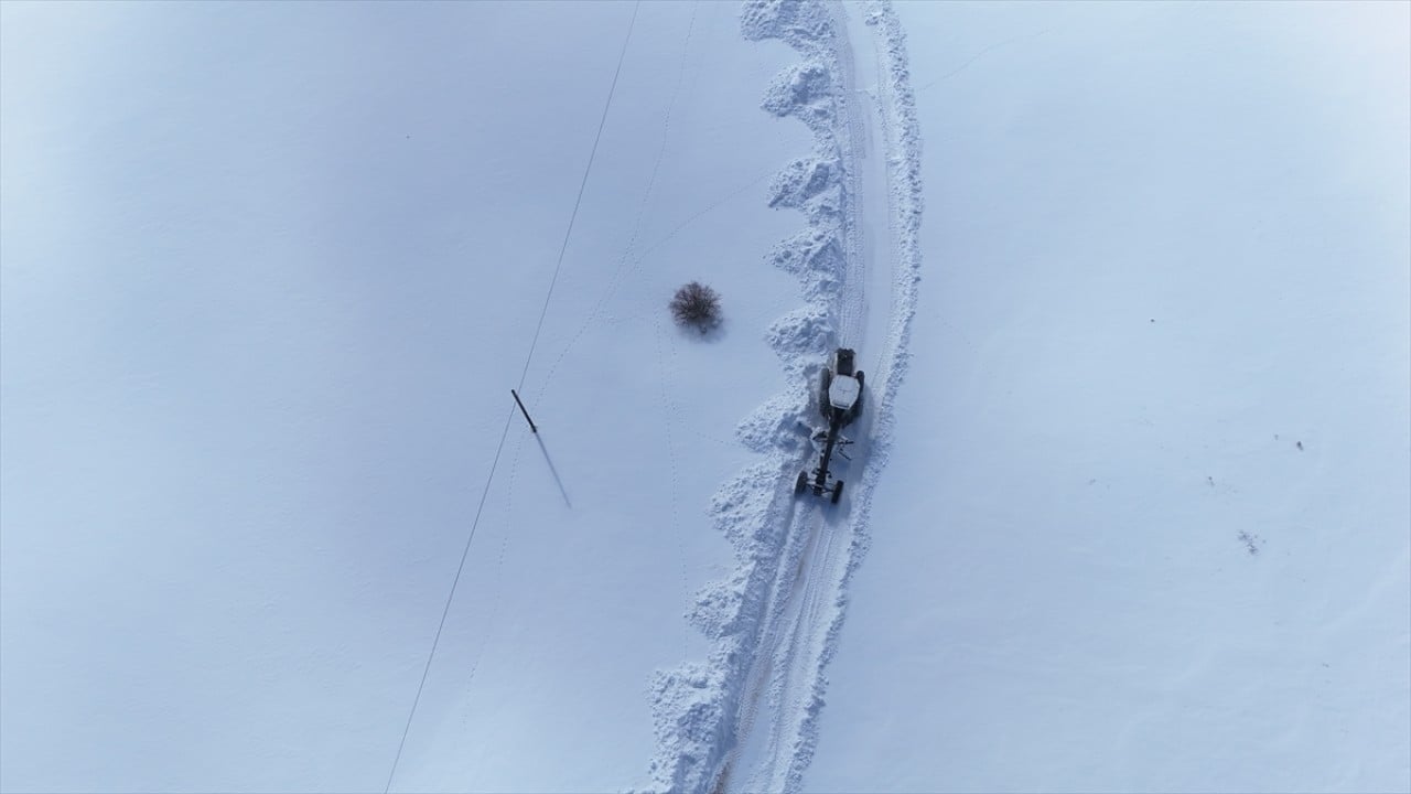 Foto - Karın 2 metreye ulaştığı köylerde yollar böyle açılıyor