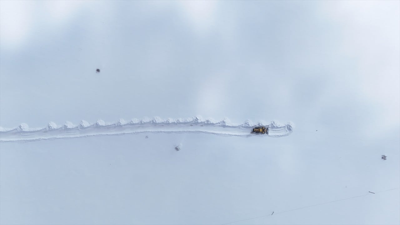 Foto - Karın 2 metreye ulaştığı köylerde yollar böyle açılıyor