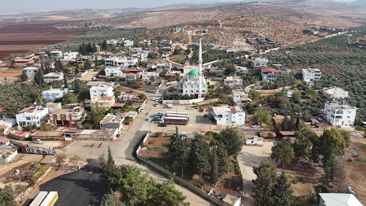 Karışıklığı böyle önlüyorlar! Bu mahallede yaşayan herkesin soyadı aynı