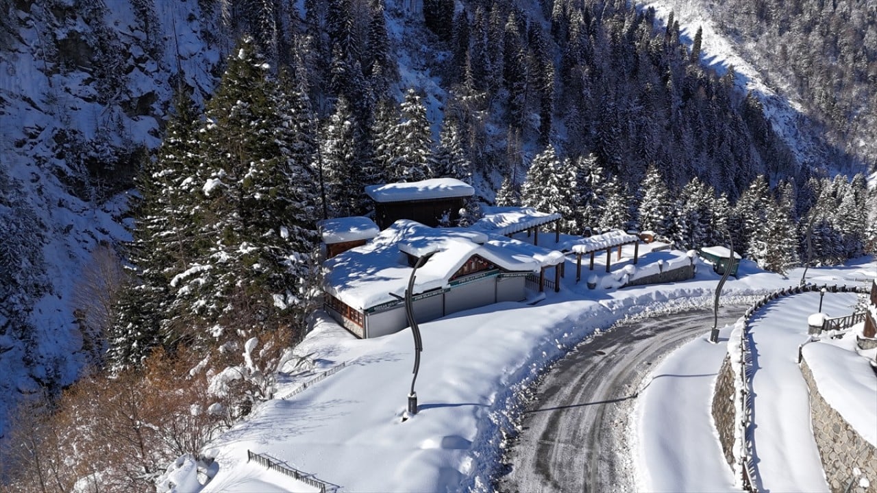 Foto - Karla kaplı ünlü Ayder Yaylası dronla böyle görüntülendi