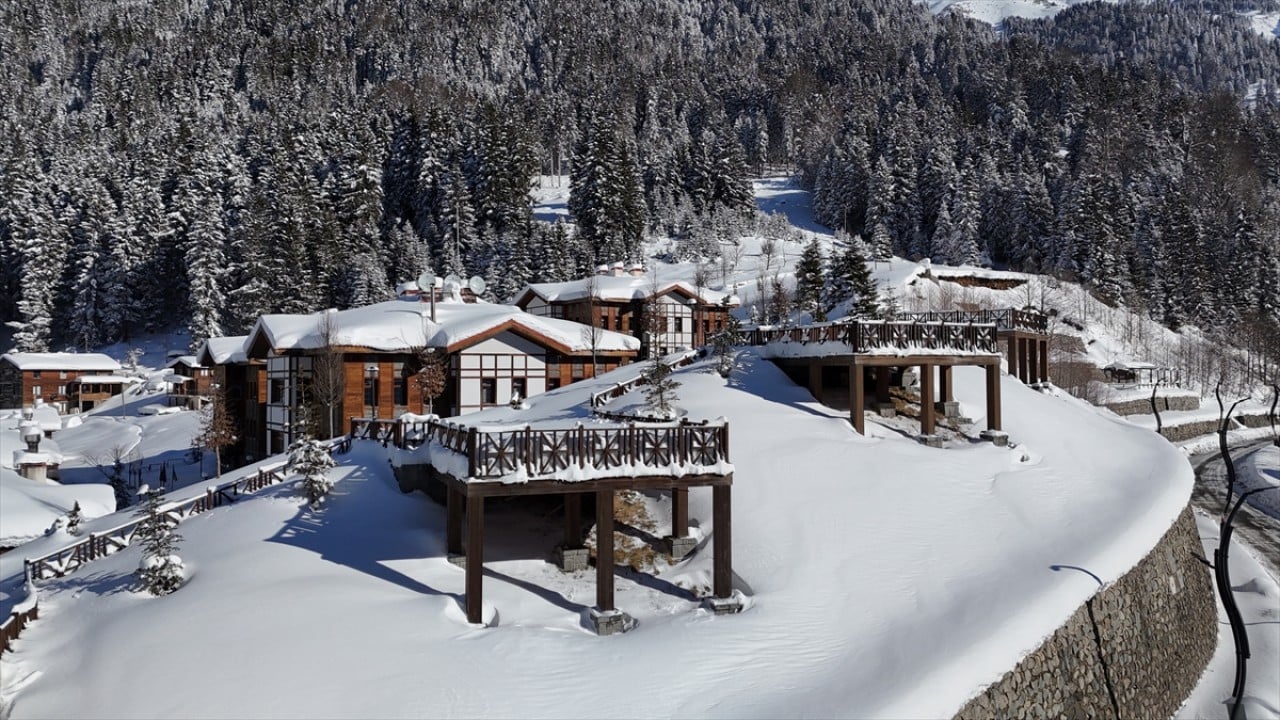 Foto - Karla kaplı ünlü Ayder Yaylası dronla böyle görüntülendi