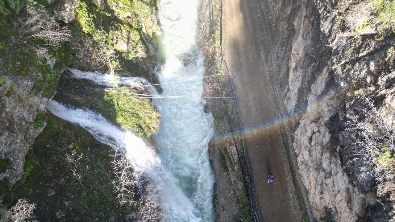 Karlar eridi, sürpriz ortaya çıktı! Ünlü şelalede ikinci çağlayan oluştu