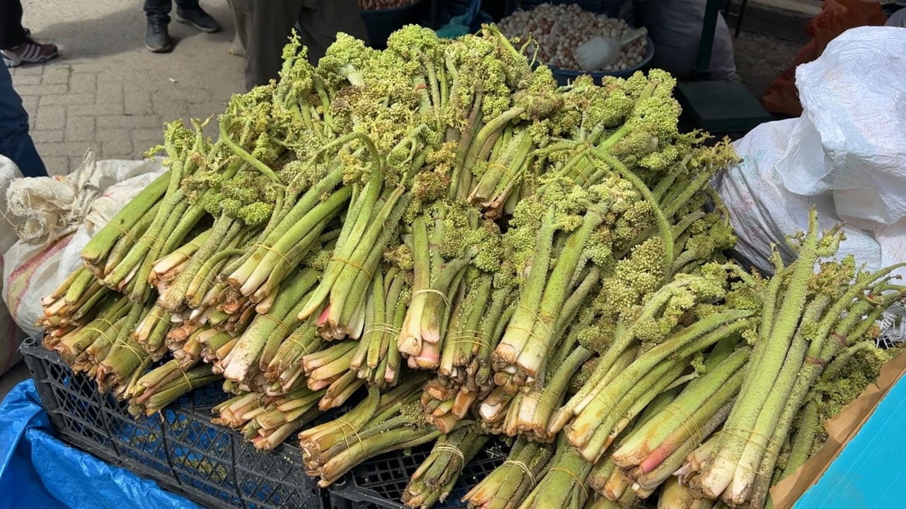 Foto - Karlar erimeden tezgaha çıktı! Yayla muzunun destesi 150 lira