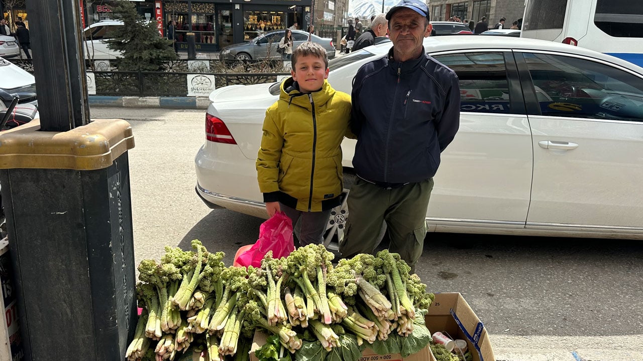 Foto - Karlar erimeden tezgaha çıktı! Yayla muzunun destesi 150 lira