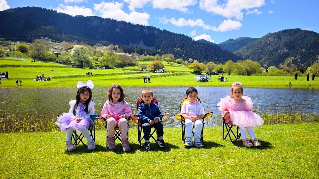 Foto - Karlar eriyince ortaya çıktı! Artvin’in geçici gölü büyülüyor