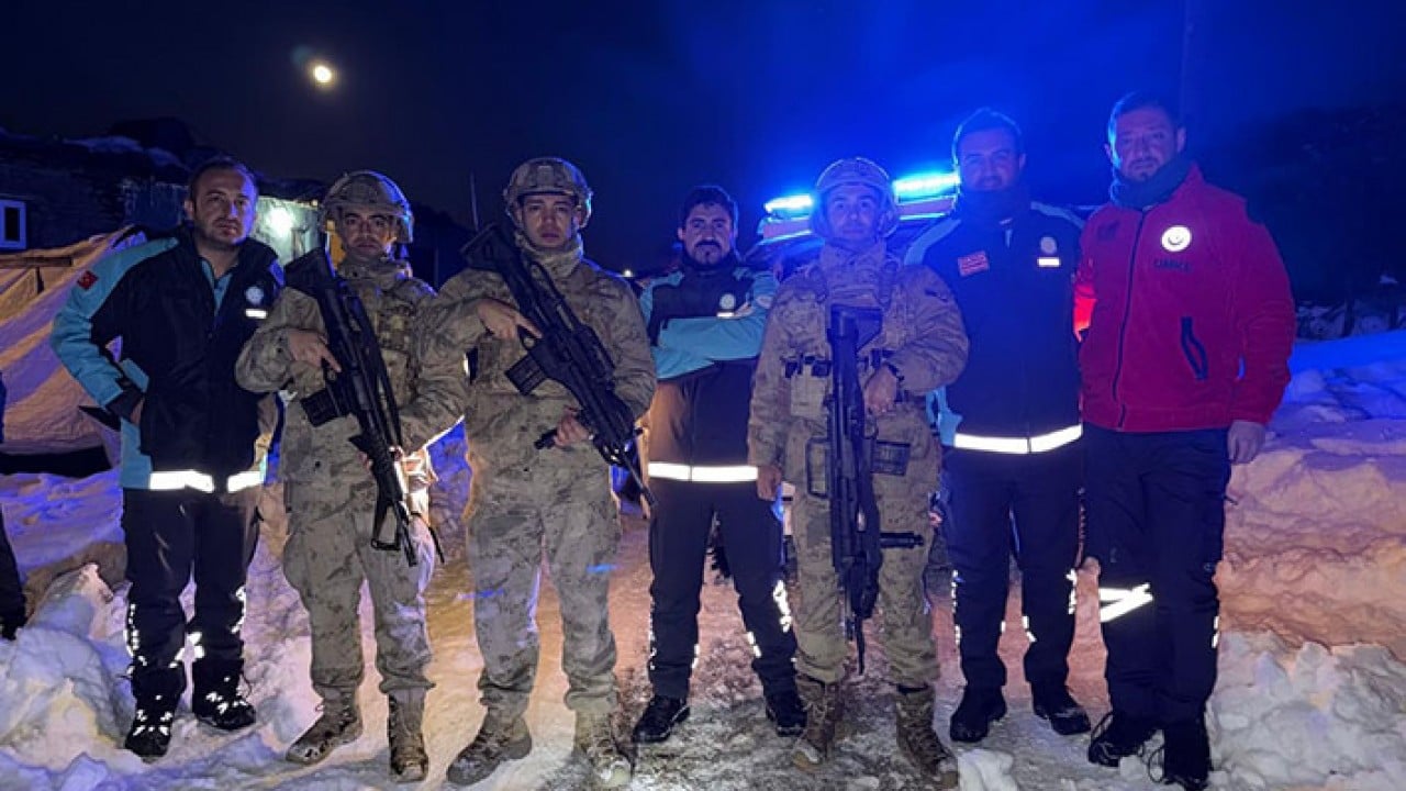 Foto - Karlar içinde yürüyerek hastaneye ulaştırdılar