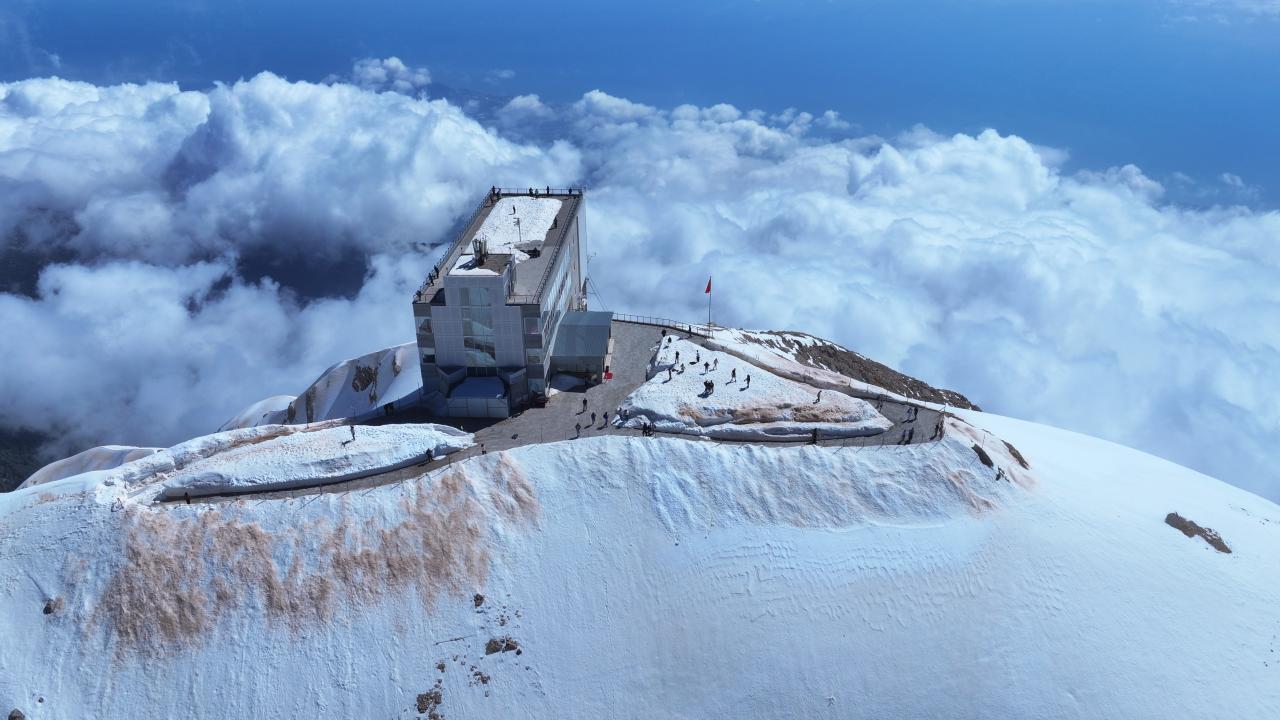 Burası Doğu Anadolu değil Akdeniz! Karlı Antalya ziyaretçi çekiyor