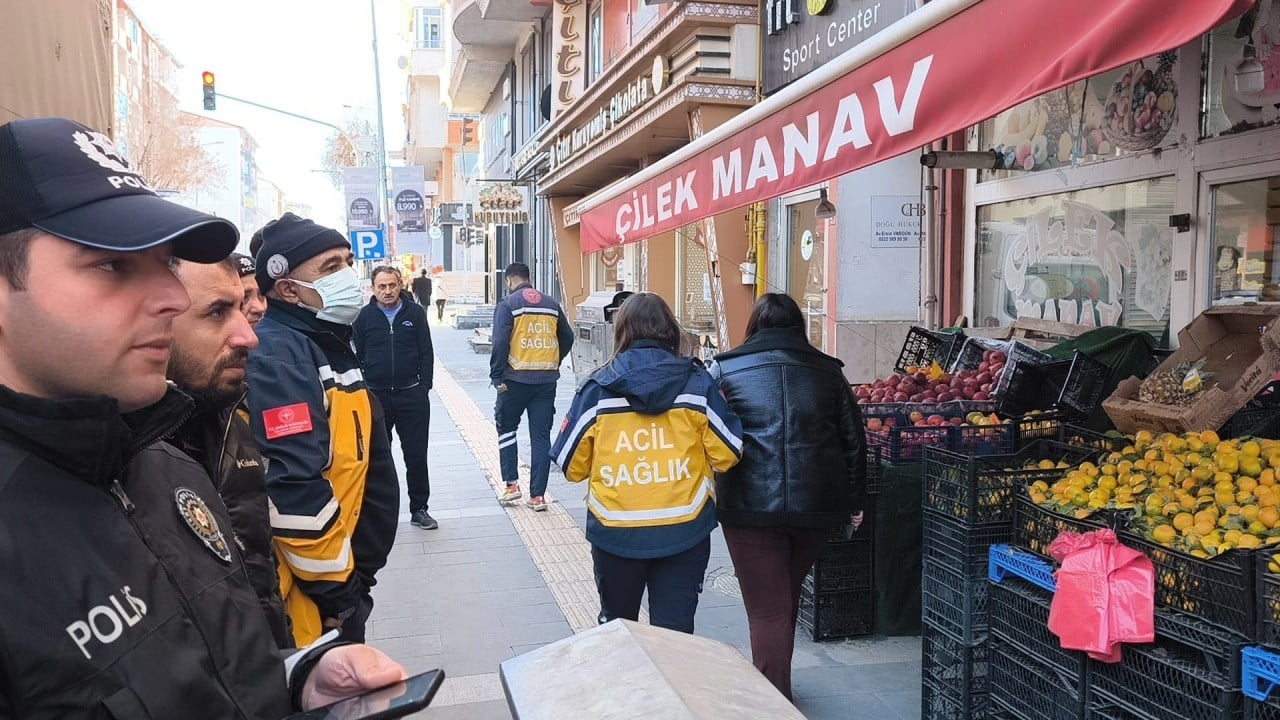 Foto - Kars'ta 6 katlı binada korkutan yangın: Sabah saatlerinde facia kıl payı atlatıldı