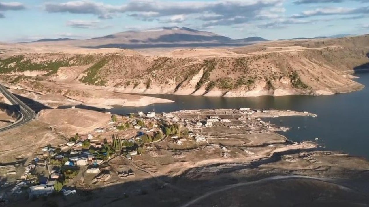 Foto - Kars’ta baraj suları çekildi! Bakın ortaya ne çıktı