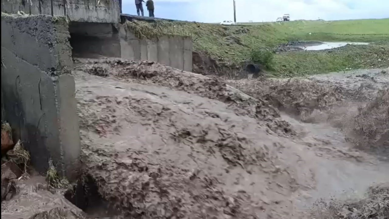 Foto - Kars'ta kuvvetli sağanak dehşet saçtı! Köprüler çöktü, yollar nehre döndü!
