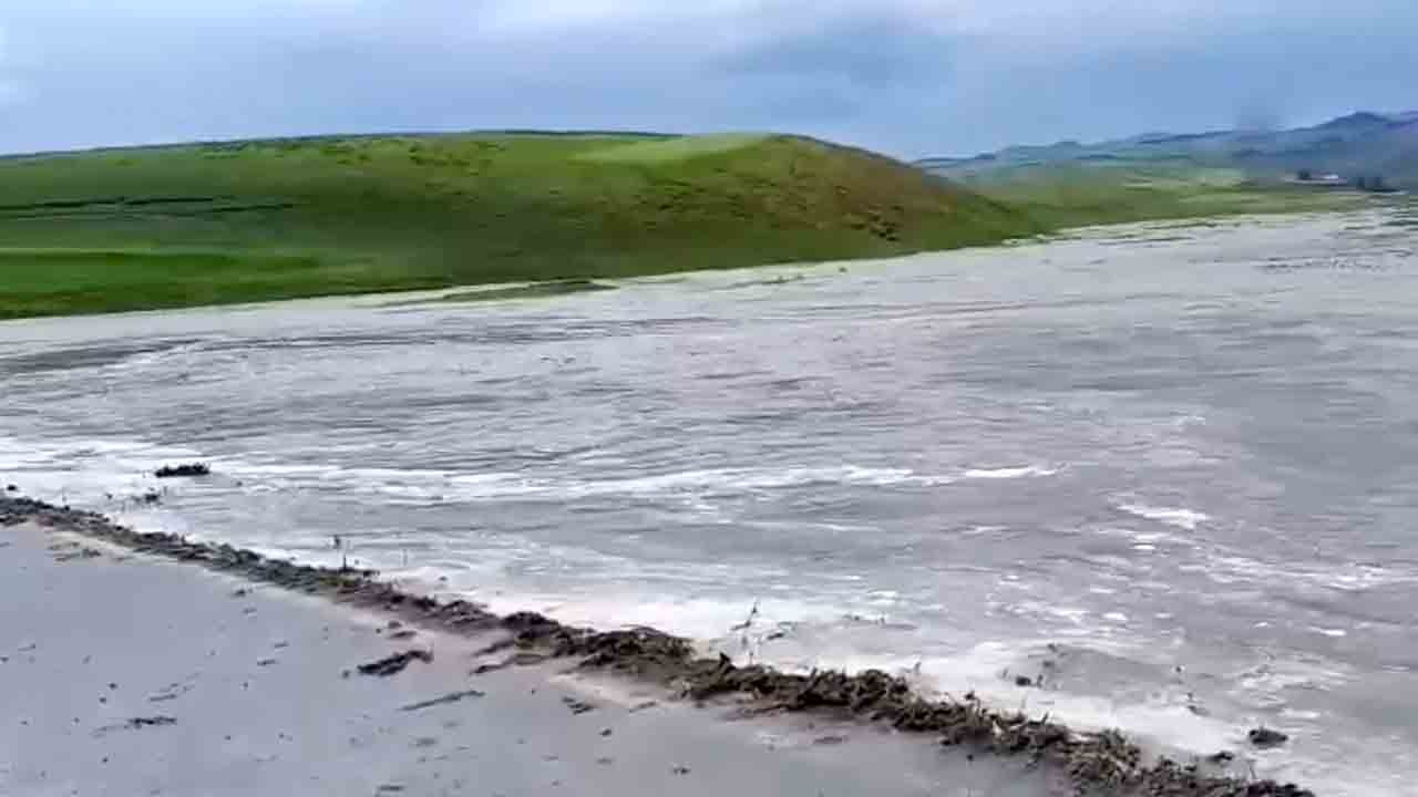 Foto - Kars'ta kuvvetli sağanak sel getirdi