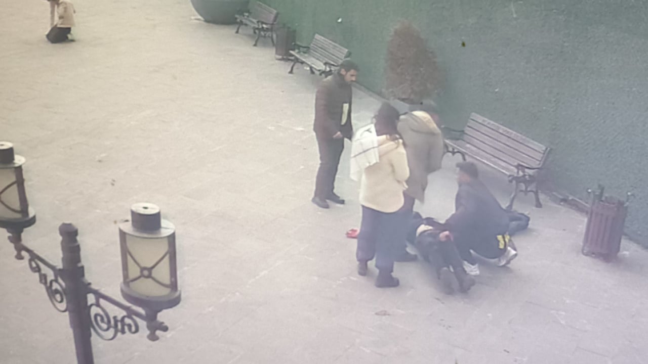 Foto - Kars’ta parkta kanlı hesaplaşma: 7 yaralı, 13 gözaltı!