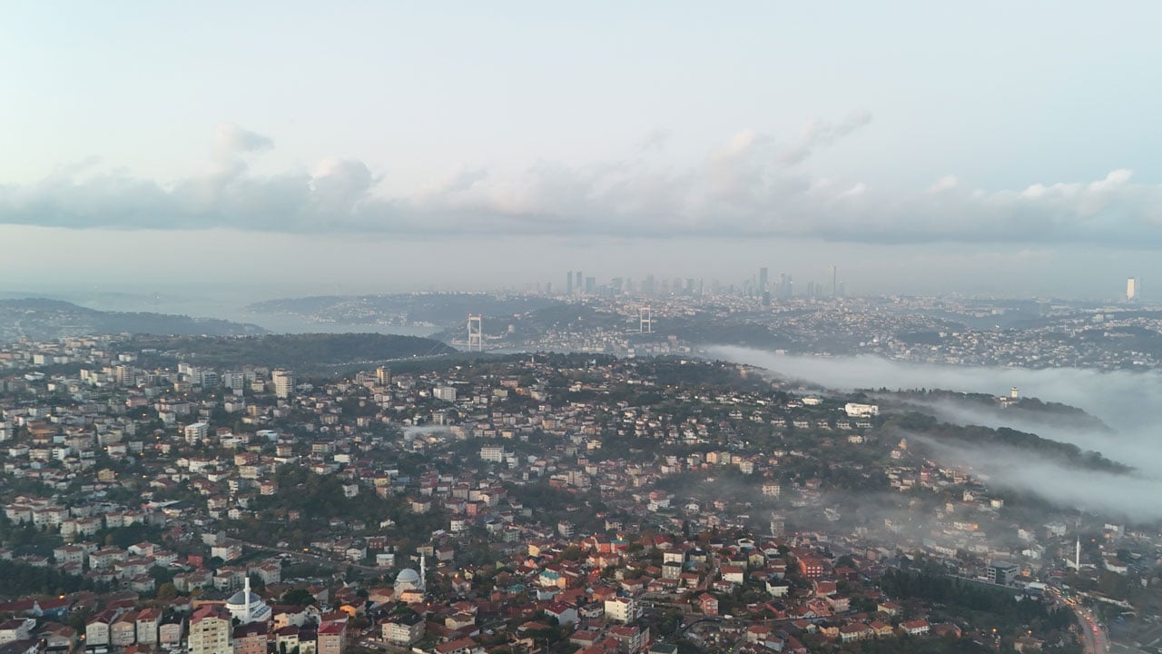 Foto - Kartpostallık manzara! İstanbul Boğazı sis altında kayboldu