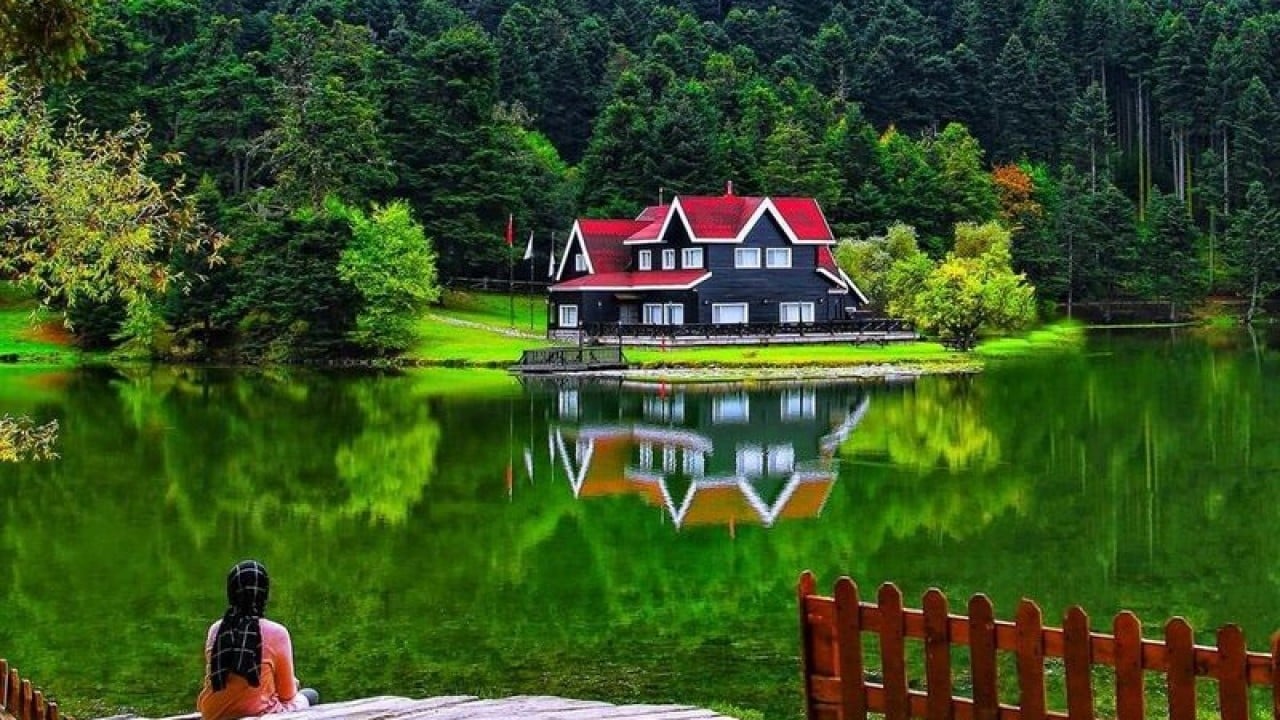 Kartpostallık manzara: Yedigöller Milli Parkı, sonbahar renkleriyle ziyaretçi akınına uğradı