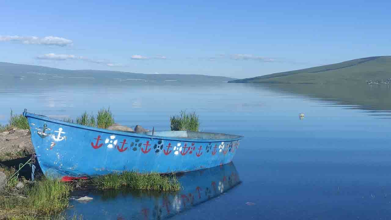 Kartpostallık manzaralar: Çıldır Gölü’nde 32 yıl sonra bir ilk