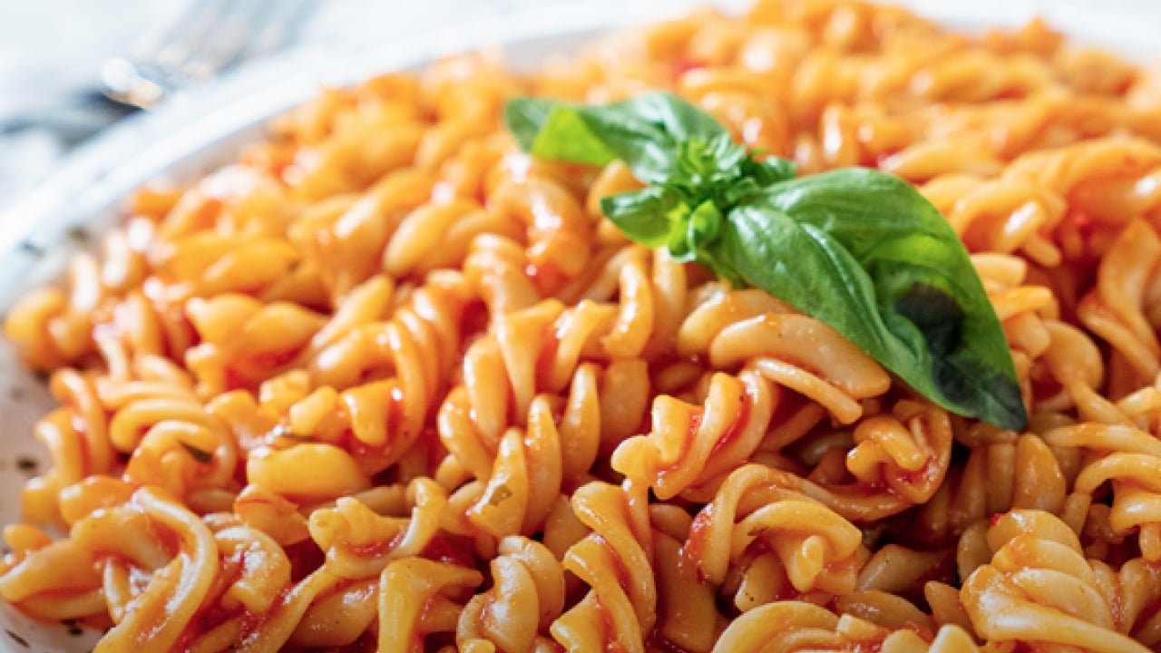 Foto - Kaşık kaşık tüketin! Fayda sağlamanın en iyi yolu: Domates soslu makarna tarifi