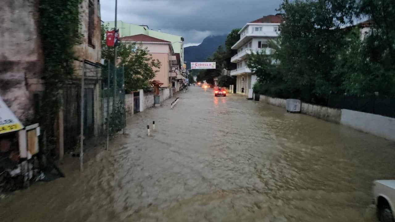 Foto - Kastamonu'da sel felaketi! Devrekani çayı taştı: Evler, iş yerleri ve araçlar sular altında kaldı
