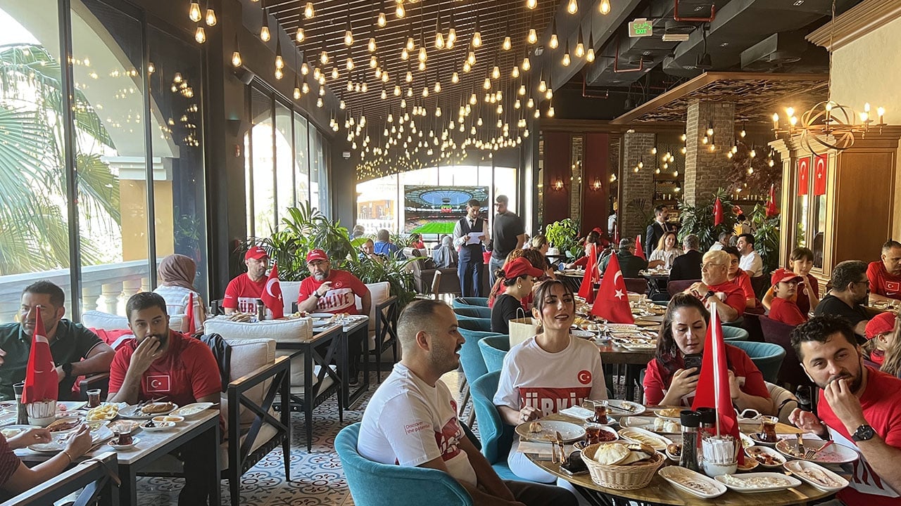 Foto - Katar'daki Türkler 24 yıl aradan sonra maçı heyecanla takip etti