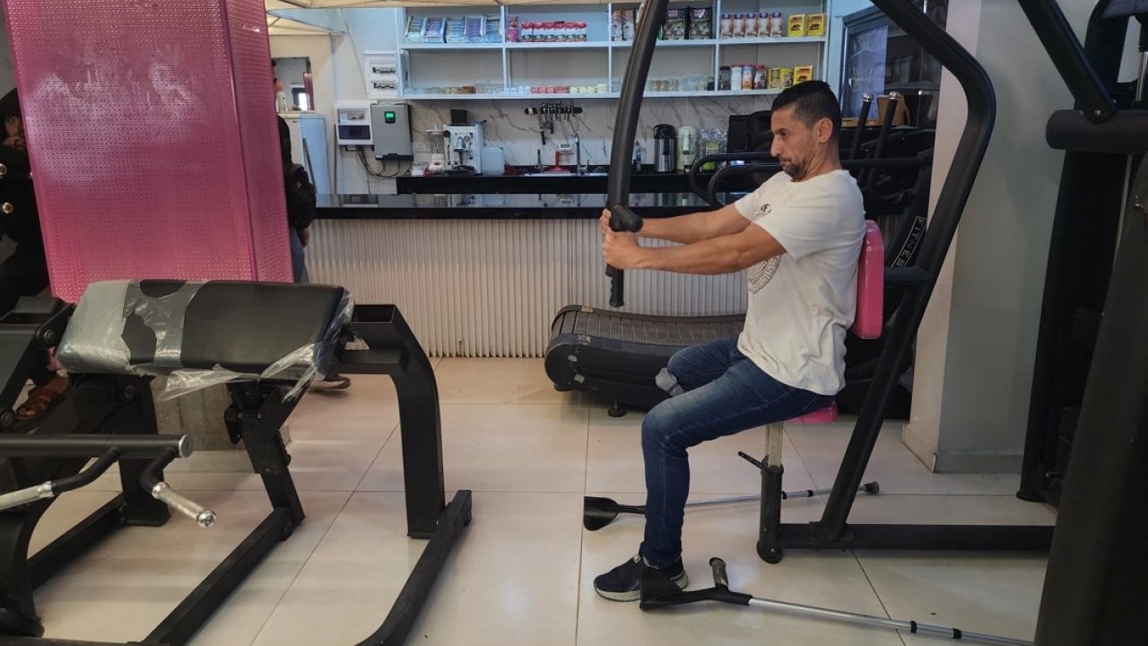 Foto - Katil devlet İsrail’in saldırısında bacağını kaybetmişti! Filistinli antrenör, sporla hayata tutunuyor