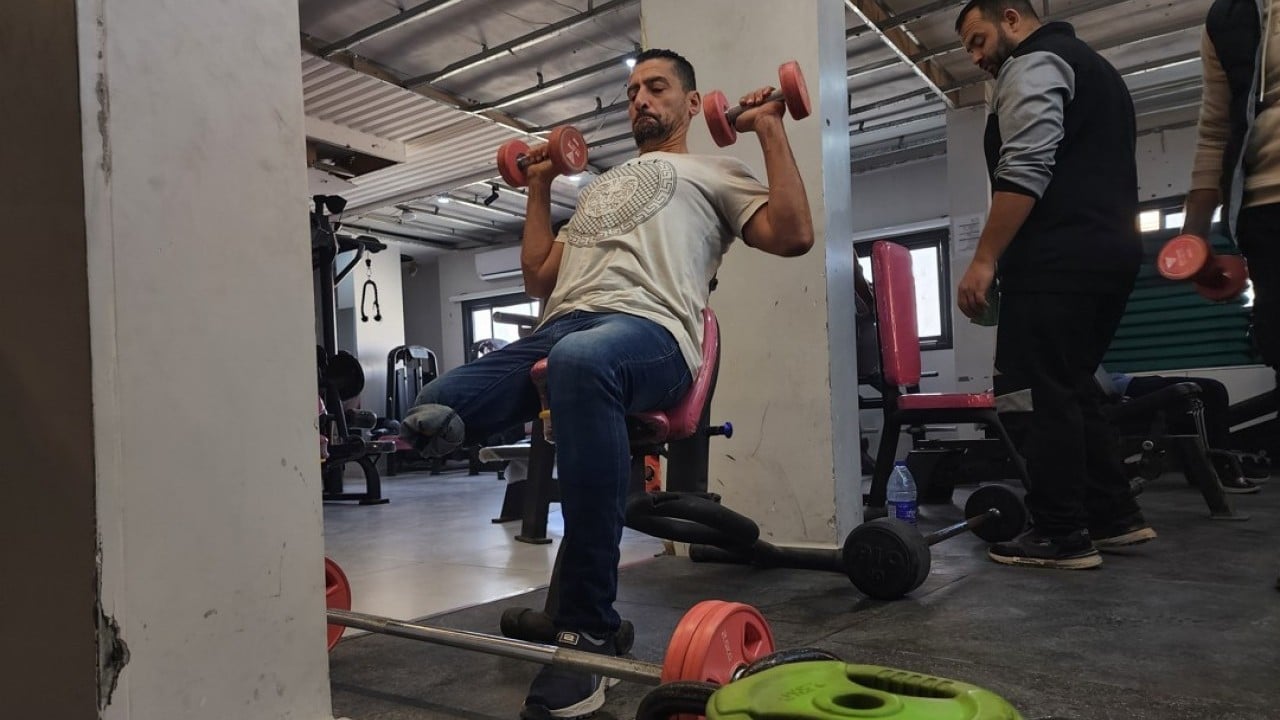 Foto - Katil devlet İsrail’in saldırısında bacağını kaybetmişti! Filistinli antrenör, sporla hayata tutunuyor