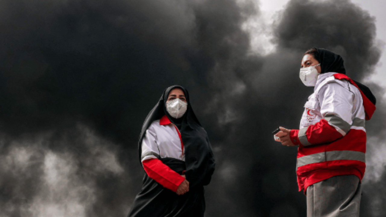 Foto - Katil İsrail petrolü vurdu, gökyüzünden zehir akıyor! Tahran’da kentin üzerine siyah kabus çöktü