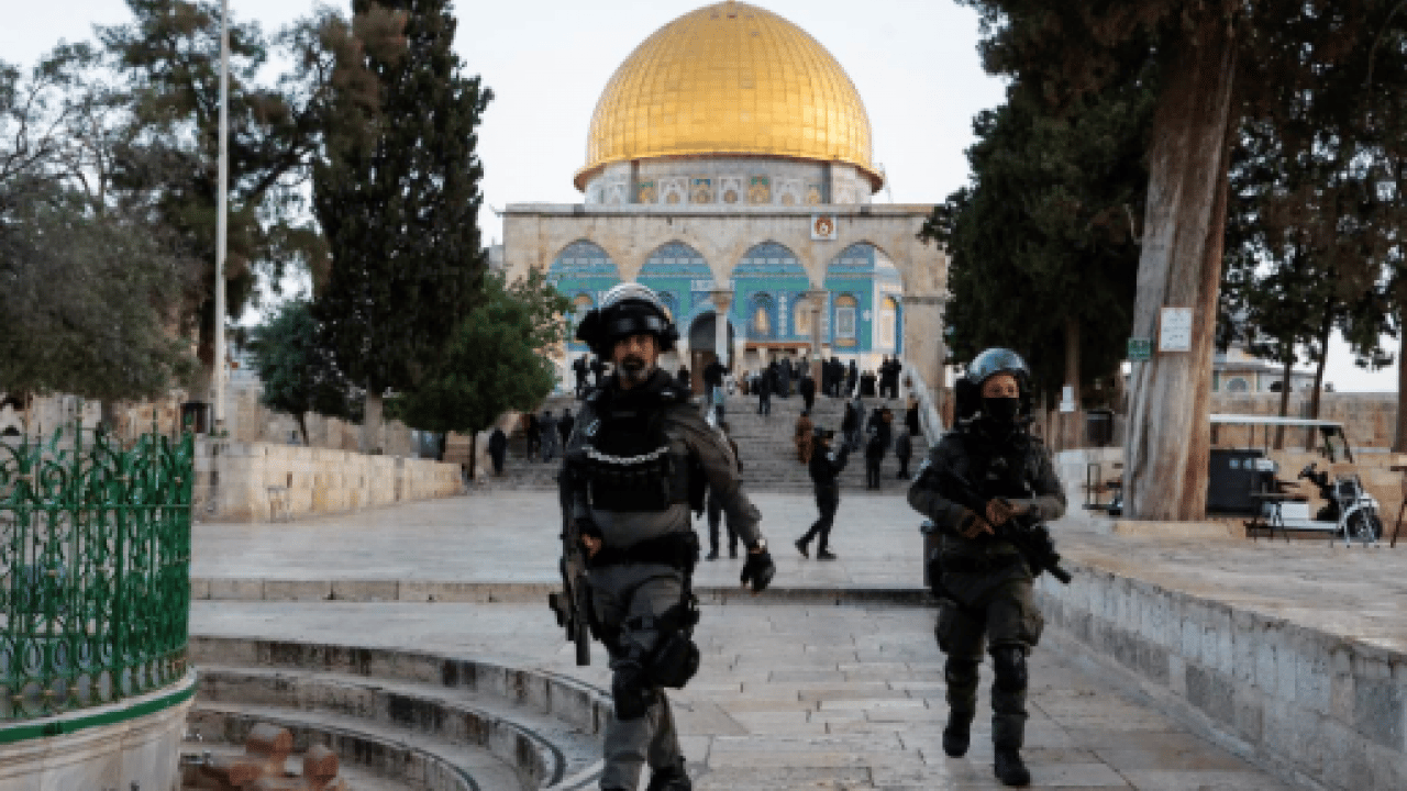 Foto - Katil İsrail’den alçak hamle! İran’a saldırırken Mescid-i Aksa’yı ibadete kapattı