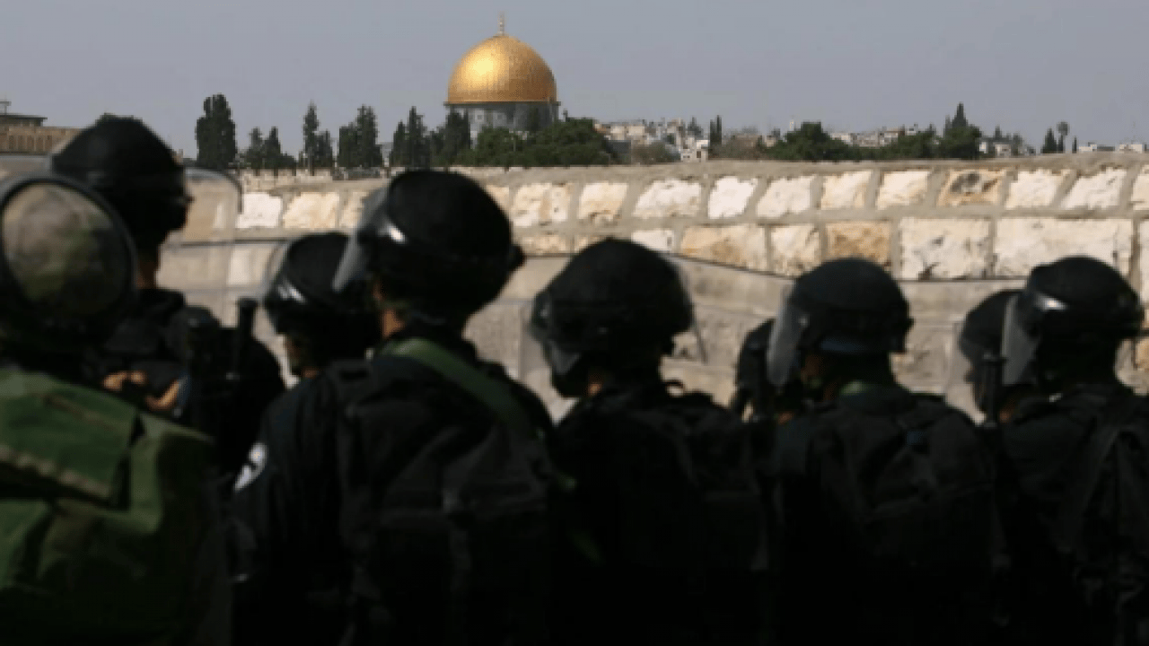 Foto - Katil İsrail’den alçak hamle! İran’a saldırırken Mescid-i Aksa’yı ibadete kapattı