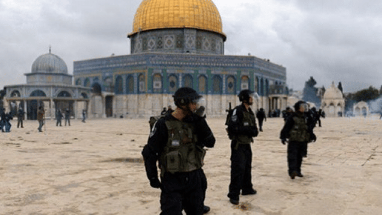 Foto - Katil İsrail’den alçak hamle! İran’a saldırırken Mescid-i Aksa’yı ibadete kapattı