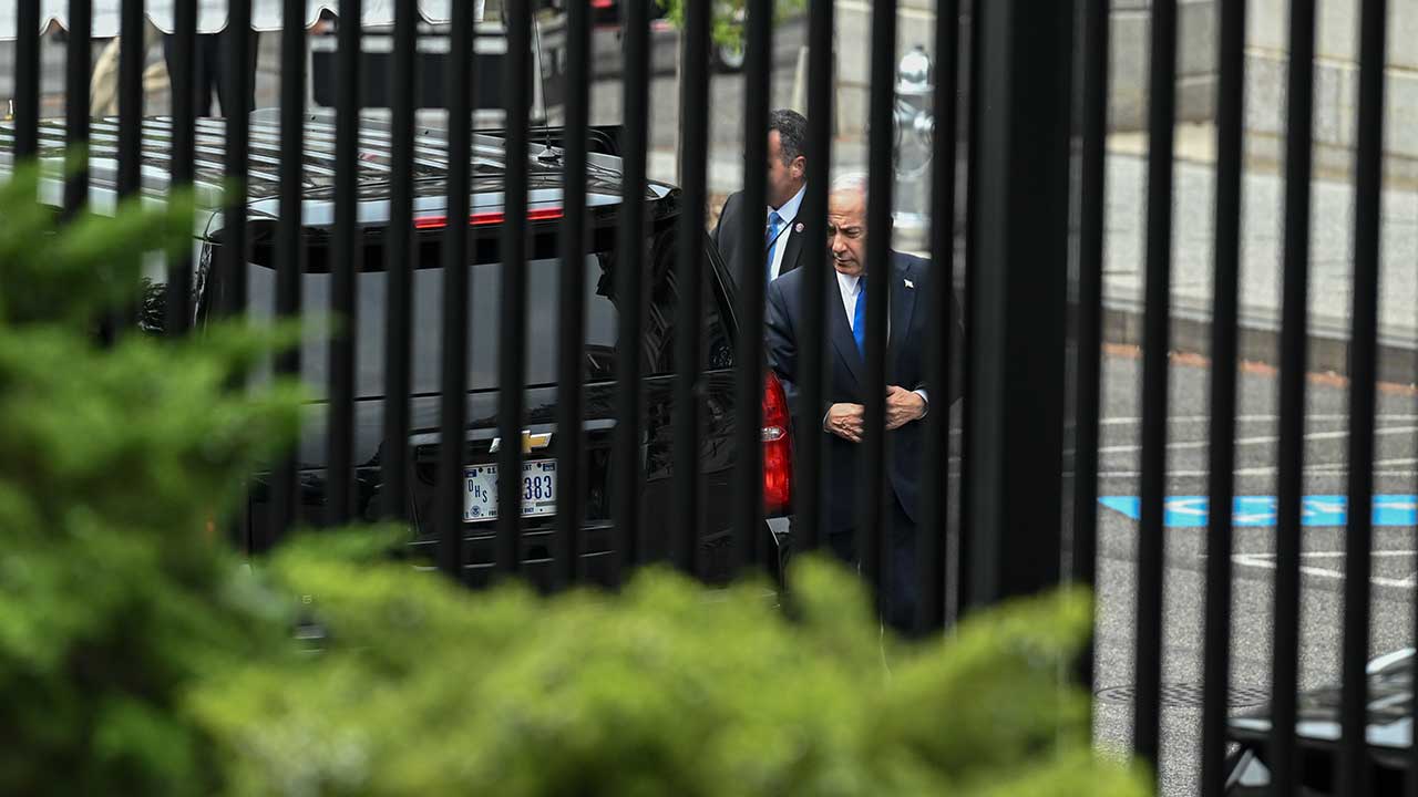 Foto - Katil Netanyahu insan içine çıkamadı! Beyaz Saray'a arka kapıdan girdi