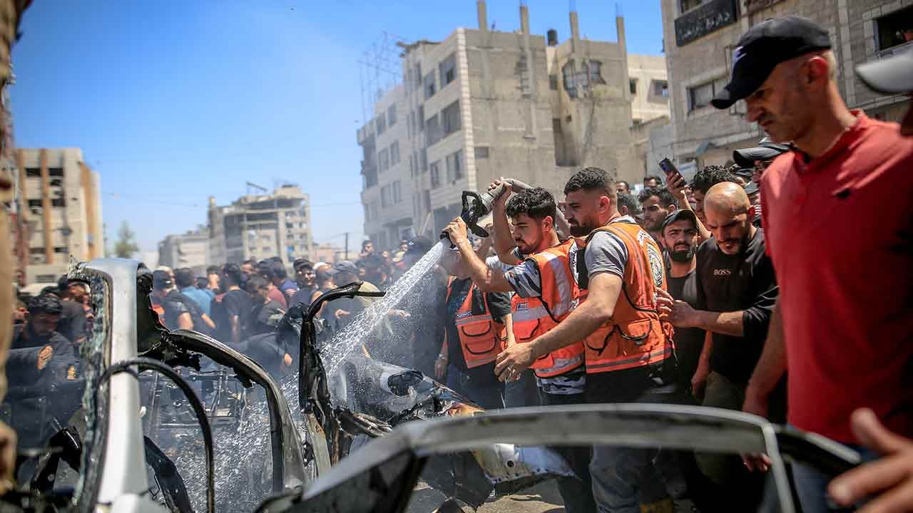 Foto - Katil teröristler sivil araca saldırdı! 3 şehit var