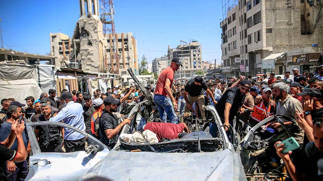 Foto - Katil teröristler sivil araca saldırdı! 3 şehit var