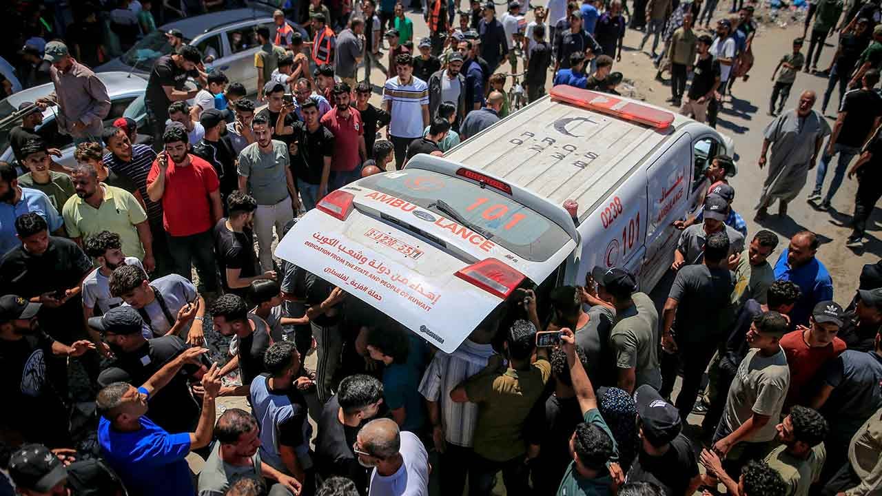 Foto - Katil teröristler sivil araca saldırdı! 3 şehit var