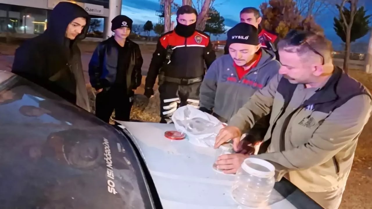 Kavanozu açan polisler resmen dumura uğradı! Litresi 423 milyon TL
