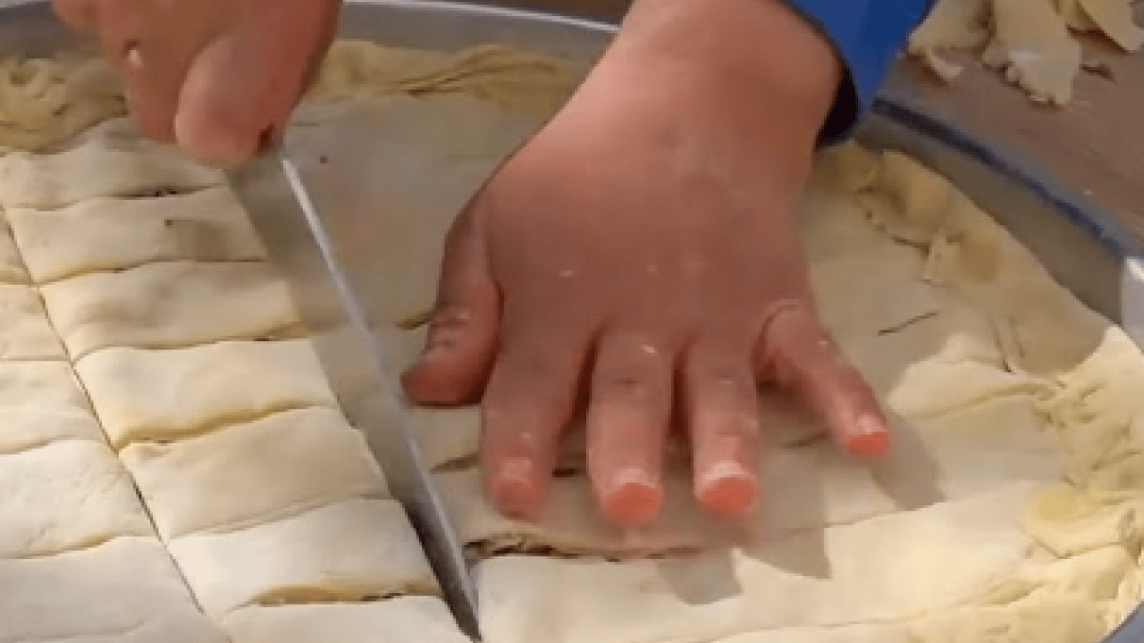 Foto - Kavurma, bal ve kuru dut bir arada! Bingöl’ün ezber bozan 'Zervet Böreği' lezzeti