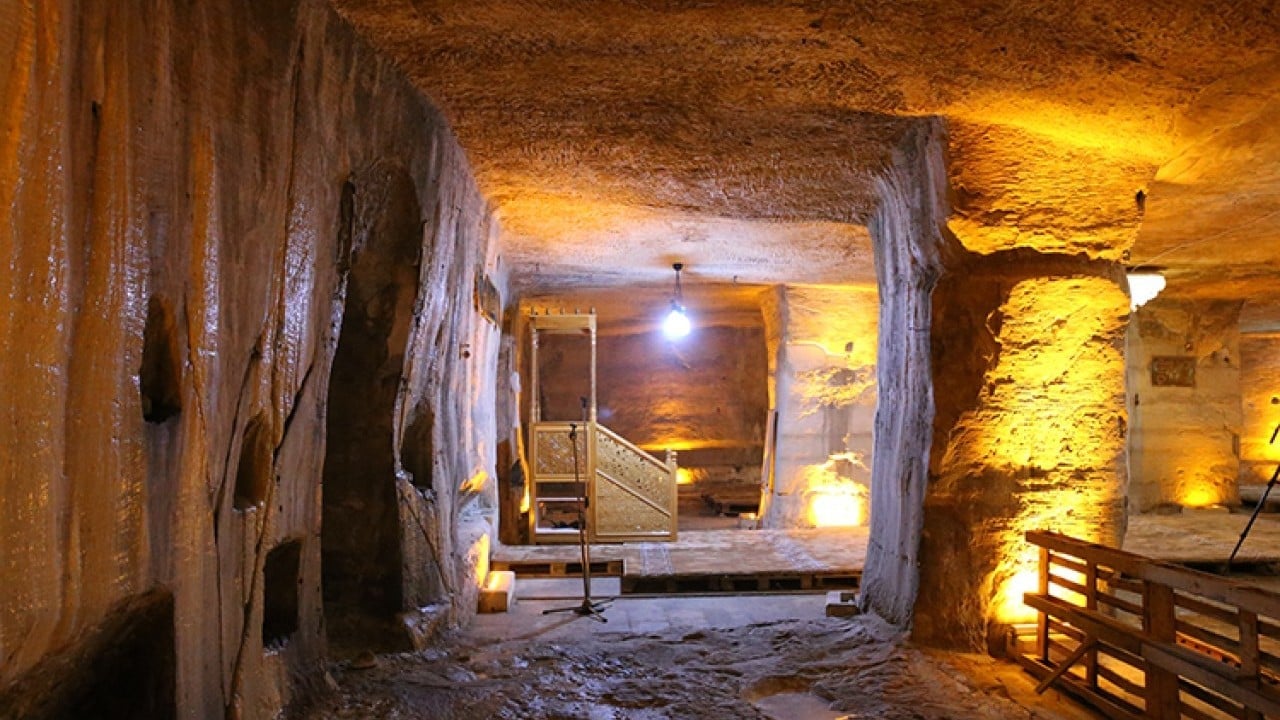 Foto - Kayadan oyma tarihi Mağara Camisi ilgi çekiyor! "Maneviyatı yüksek ve eşi benzeri olmayan bir cami"