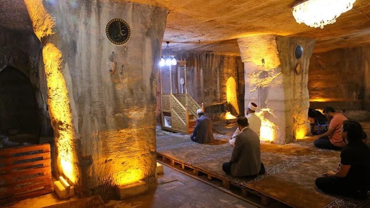Foto - Kayadan oyma tarihi Mağara Camisi ilgi çekiyor! "Maneviyatı yüksek ve eşi benzeri olmayan bir cami"