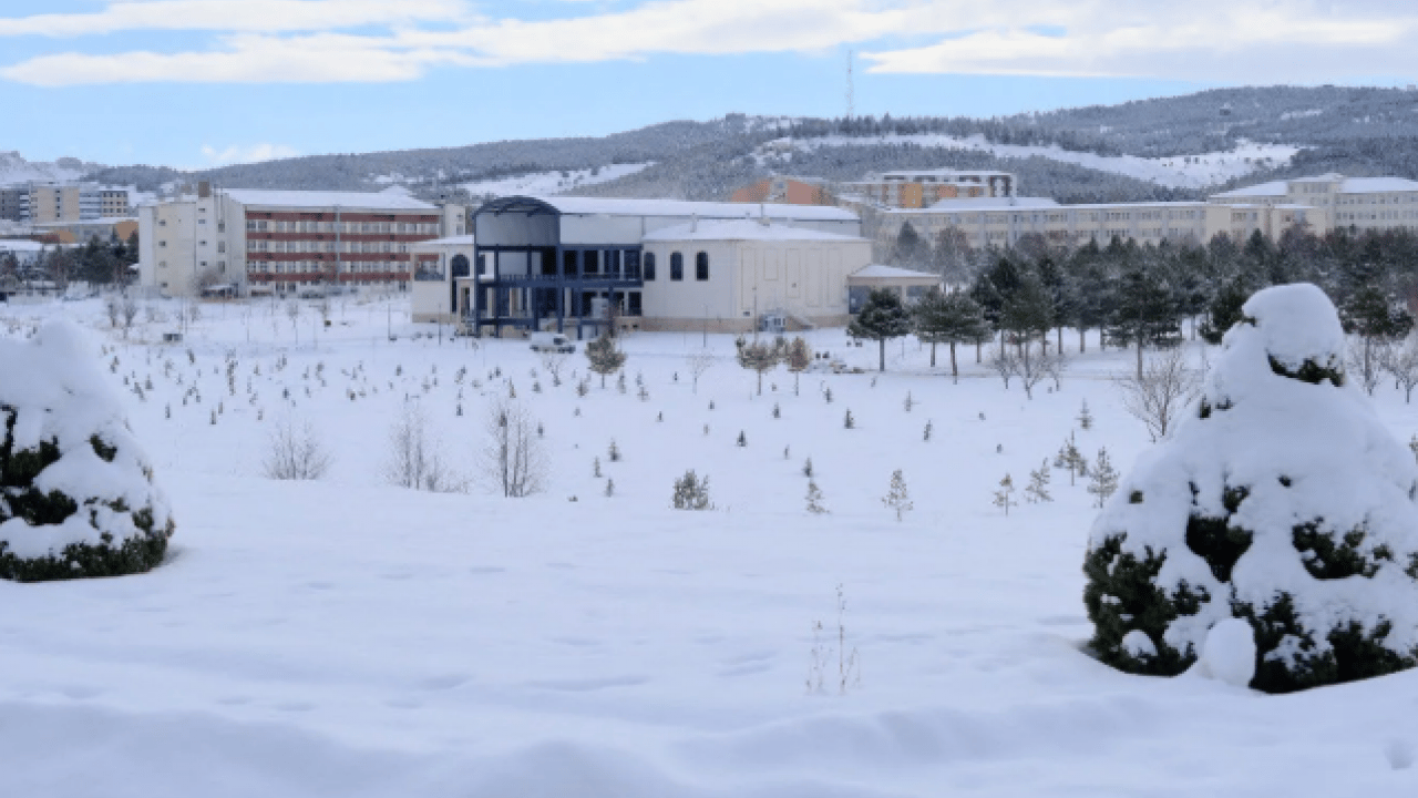 Kayak sezonu açıldı: Kar kalınlığı 55 santime ulaştı!