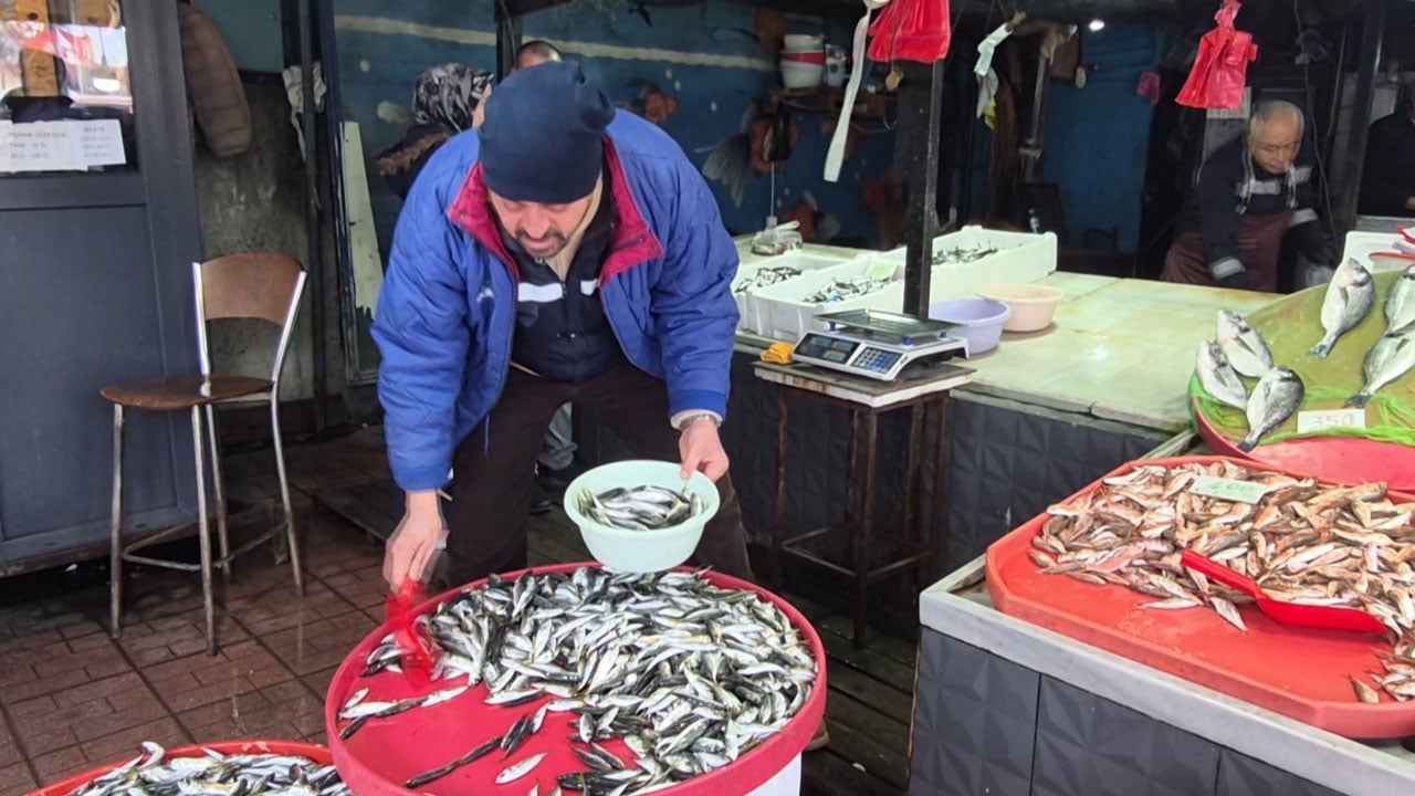 Foto - Kayıklar limanda kaldı! Poyraz balıkçıları vurdu