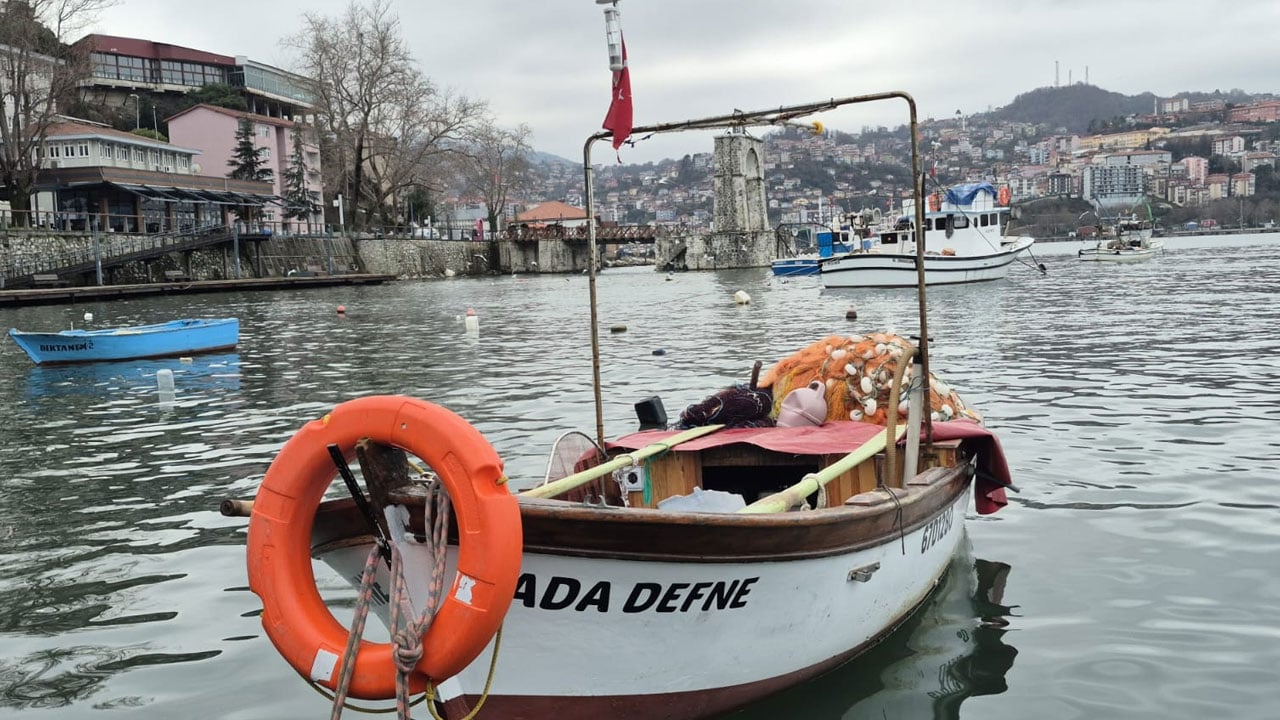 Foto - Kayıklar limanda kaldı! Poyraz balıkçıları vurdu