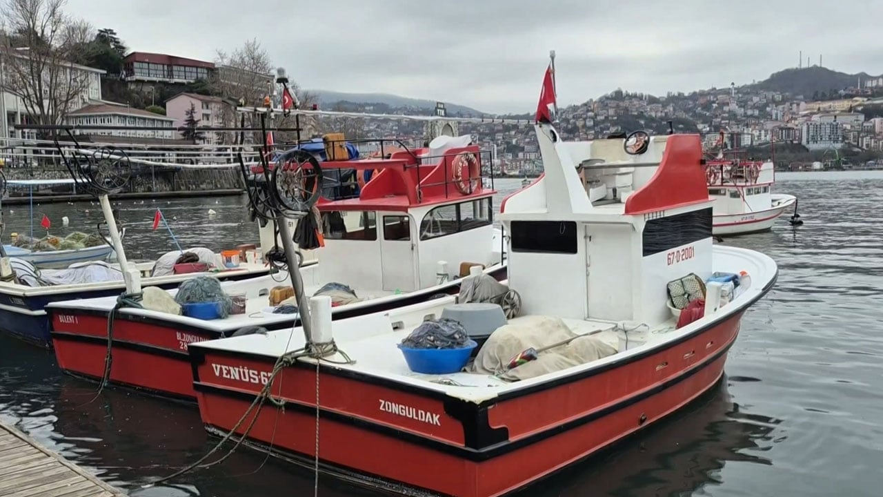 Kayıklar limanda kaldı! Poyraz balıkçıları vurdu