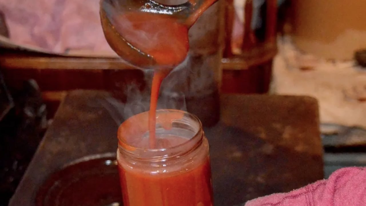 Kaynatıp kavanozlara koyun! Şişkinliği balon gibi söndürüyor, iltihap falan kalmıyor! Tam bir şifa...