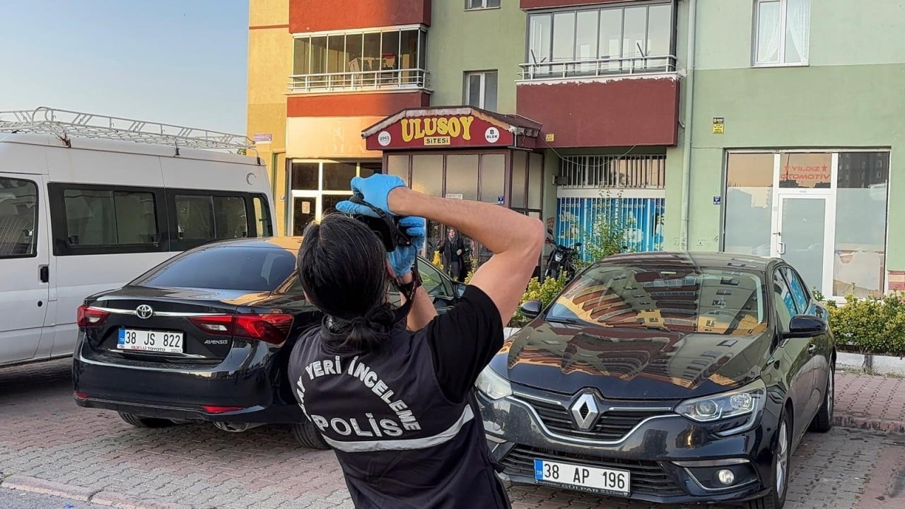 Foto - Kayseri’de evde feci ölüm! Sabah salona giren baba oğlunun cansız bedeniyle karşılaştı!